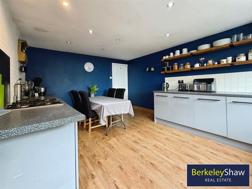 Property photo 3 of 18 Dining Kitchen