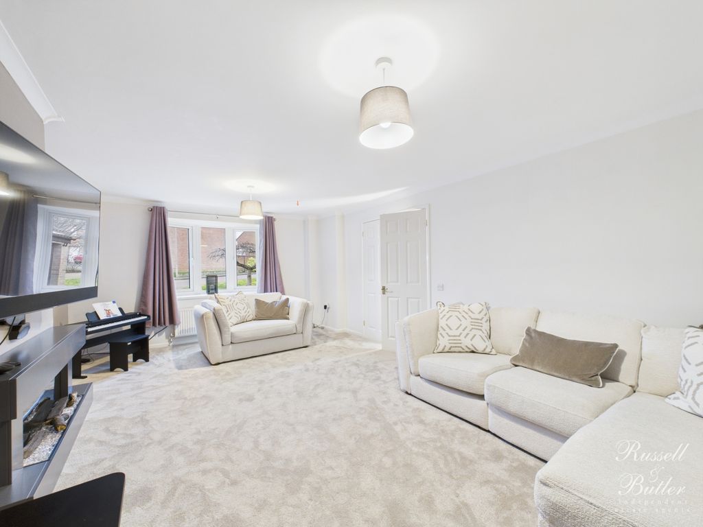 Property photo 3 of 17 Cam01995G0-Pr0407-Still012