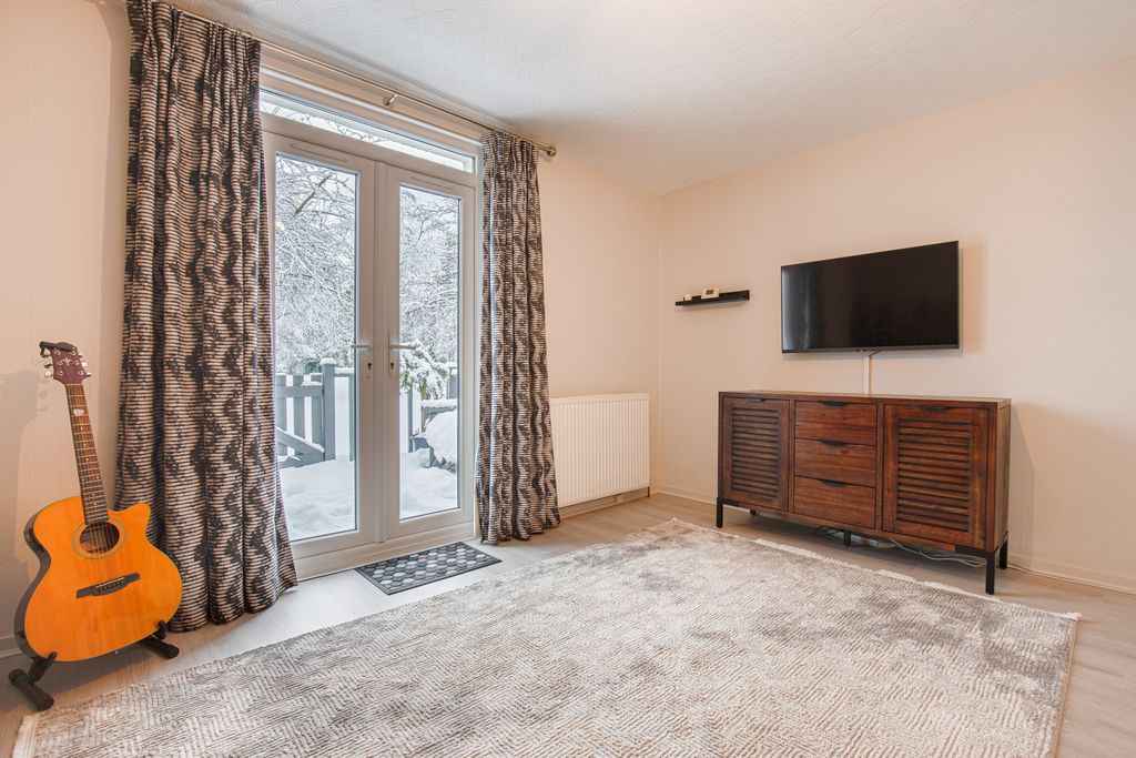 Property photo 3 of 12 Livingangle2