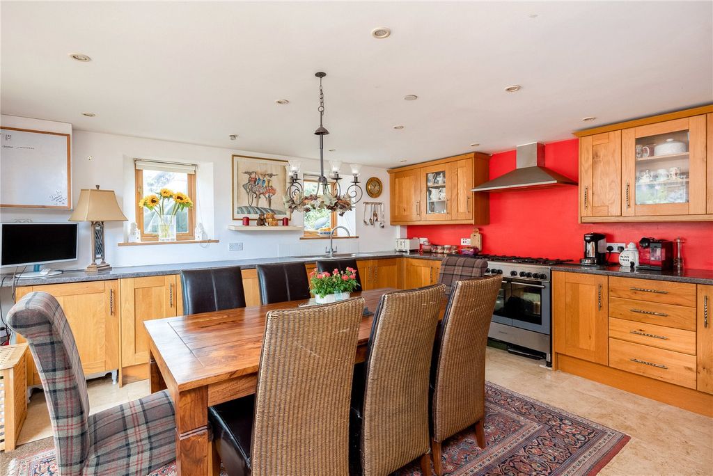 Property photo 3 of 11 Dining