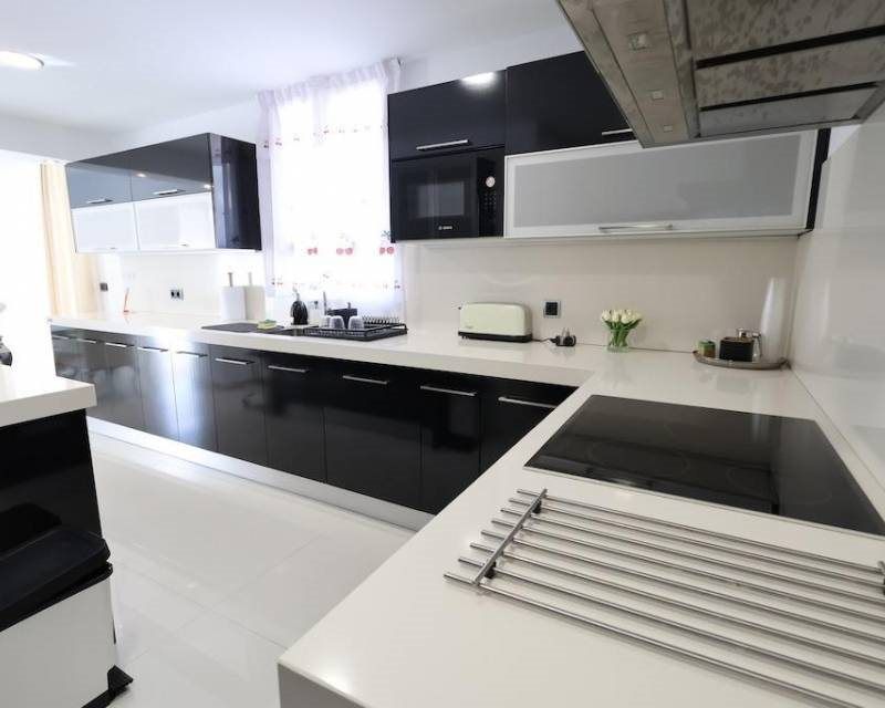 Property photo 3 of 34