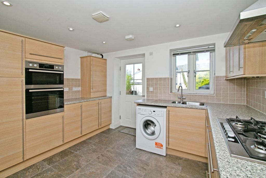 Property photo 3 of 24 Kitchen
