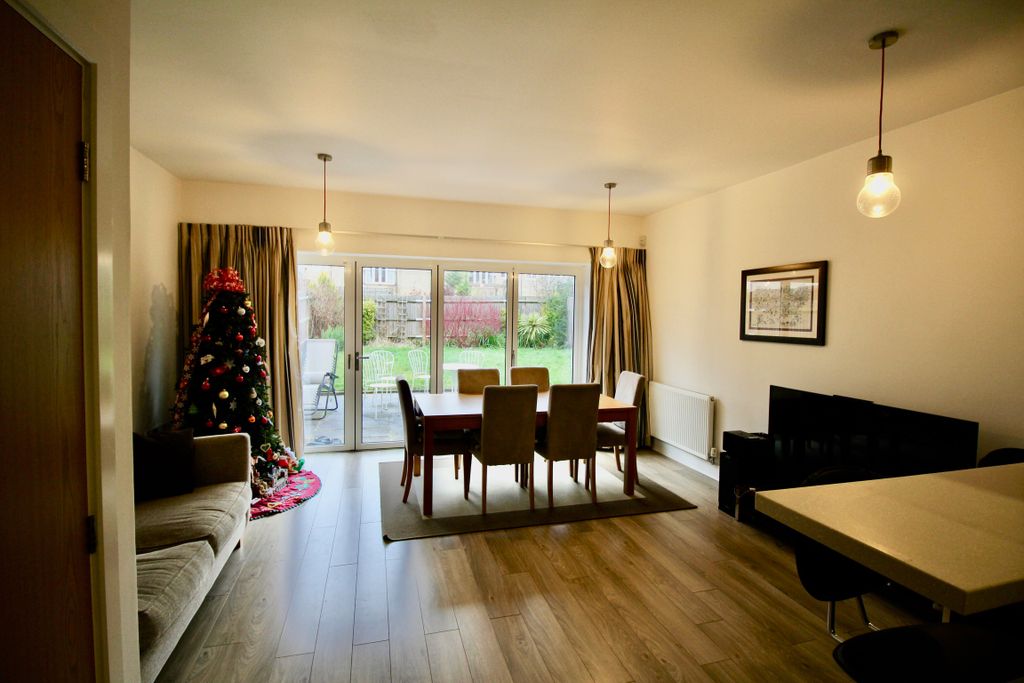 Property photo 3 of 11 Photo 2