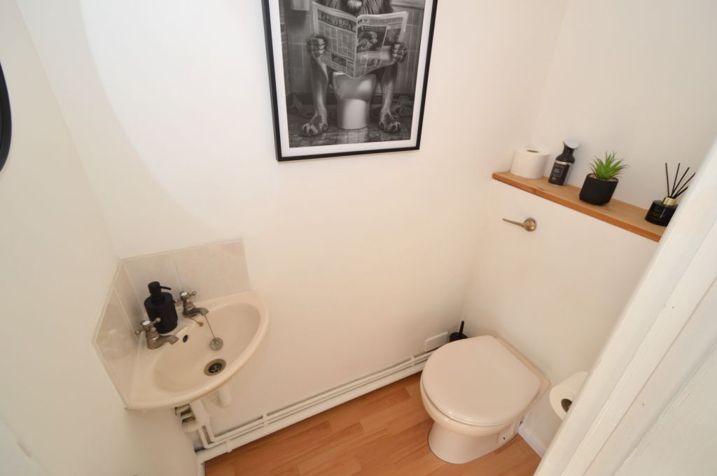 Property photo 3 of 16 Cloakroom