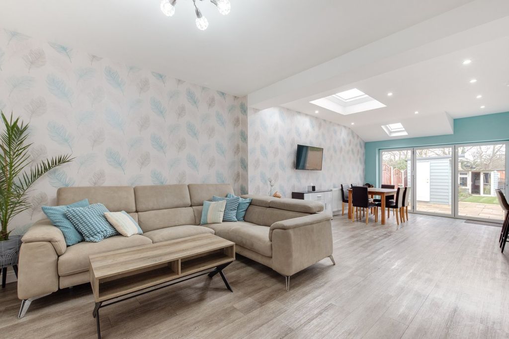 Property photo 2 of 27