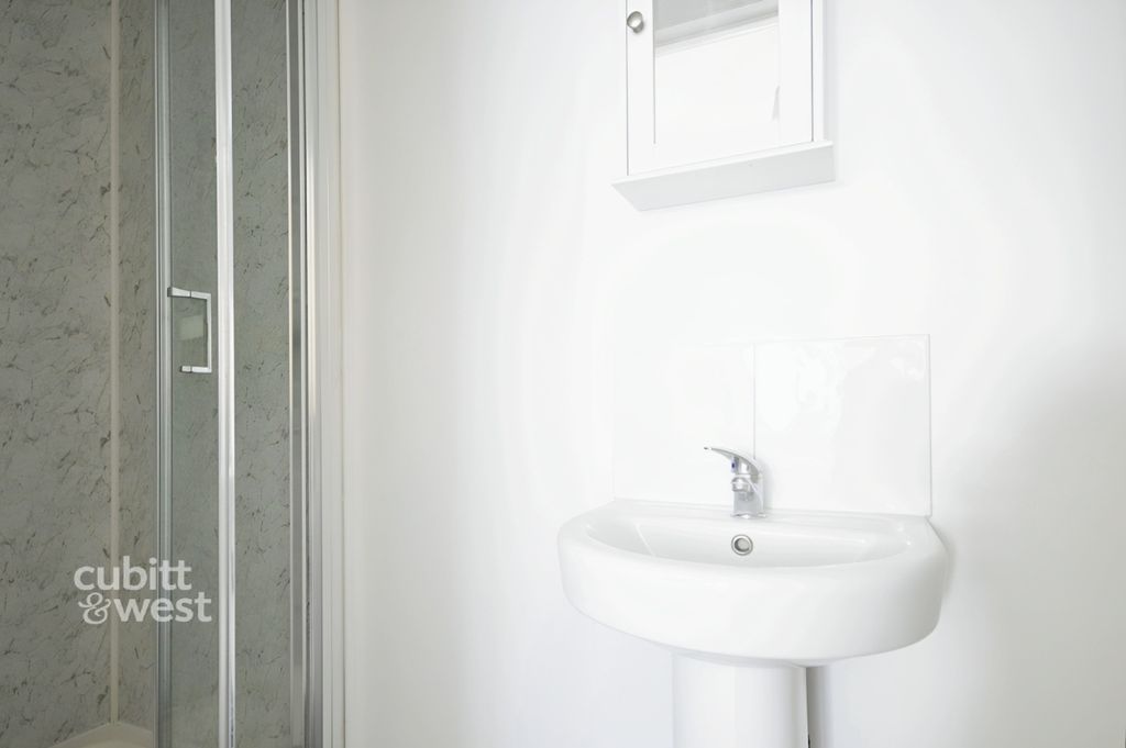 Property photo 3 of 6 2B754B56-Bath