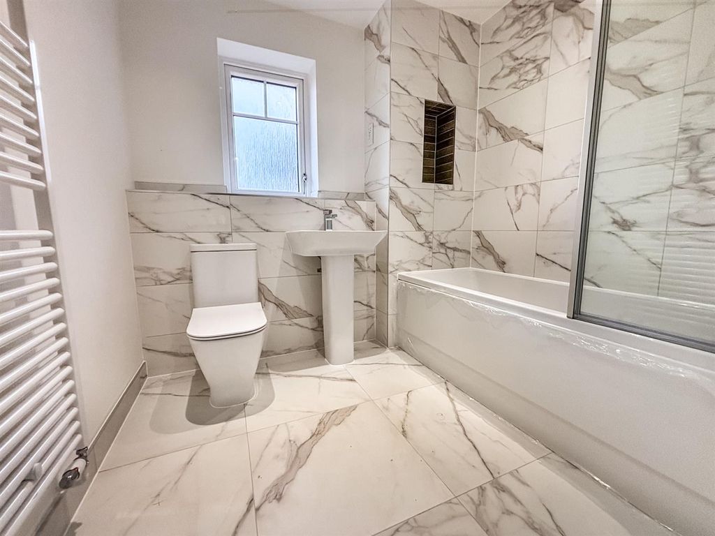 Property photo 3 of 20 Bathroom