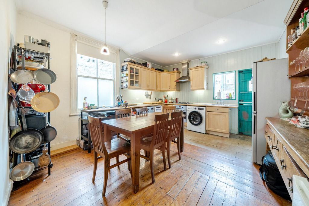 Property photo 2 of 17 Picture No. 16