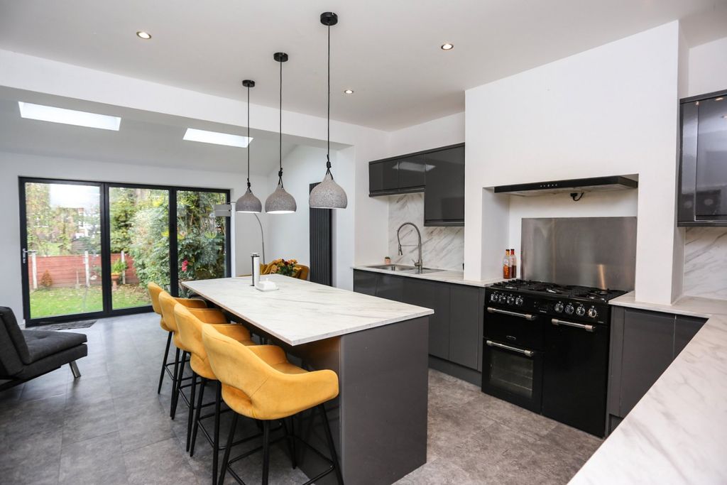 Property photo 2 of 17 Picture No. 01