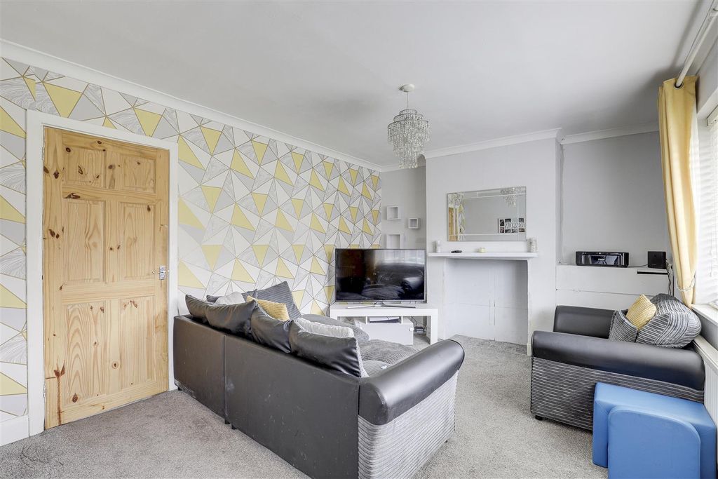Property photo 3 of 15 000073.Jpg