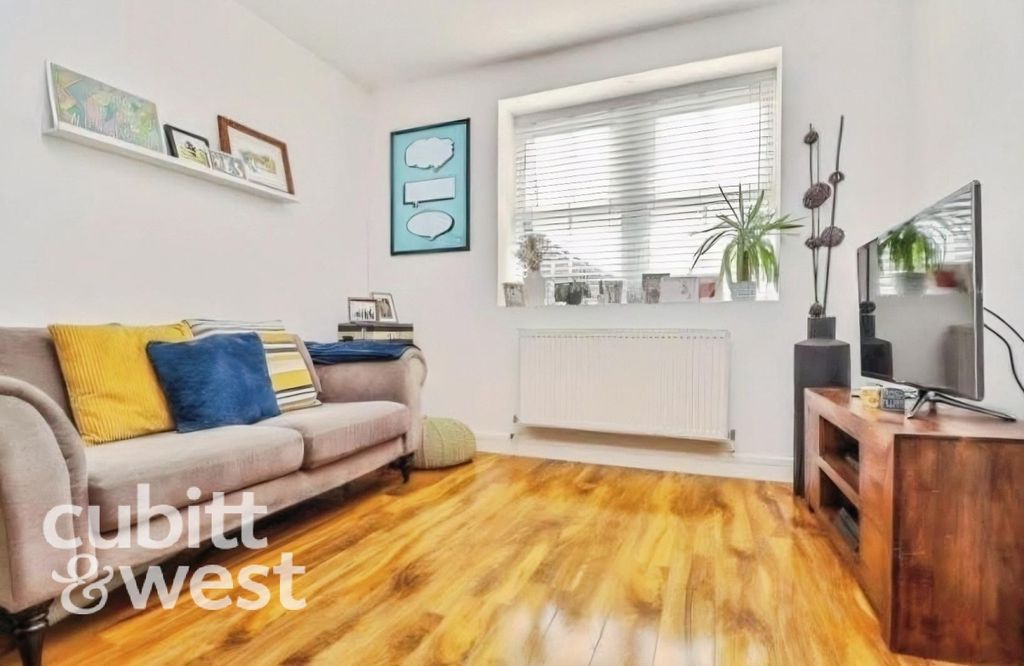 Property photo 3 of 6