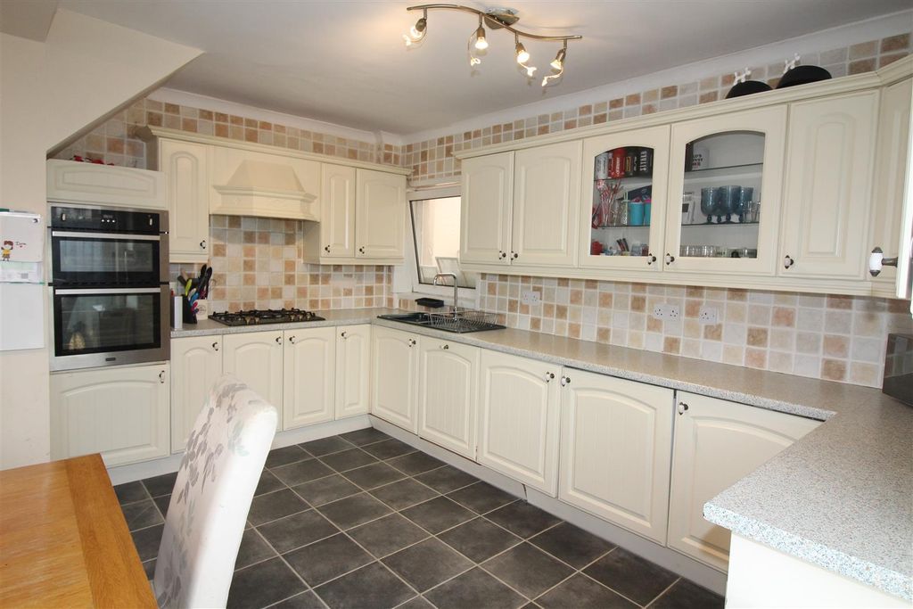 Property photo 2 of 27 Kitchen/Dining Room