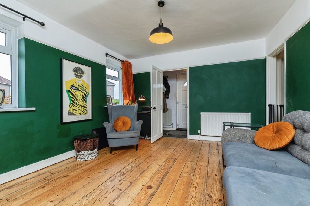 Property photo 3 of 23