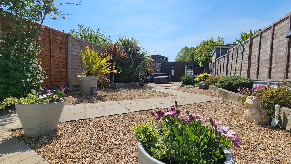 Property photo 2 of 26