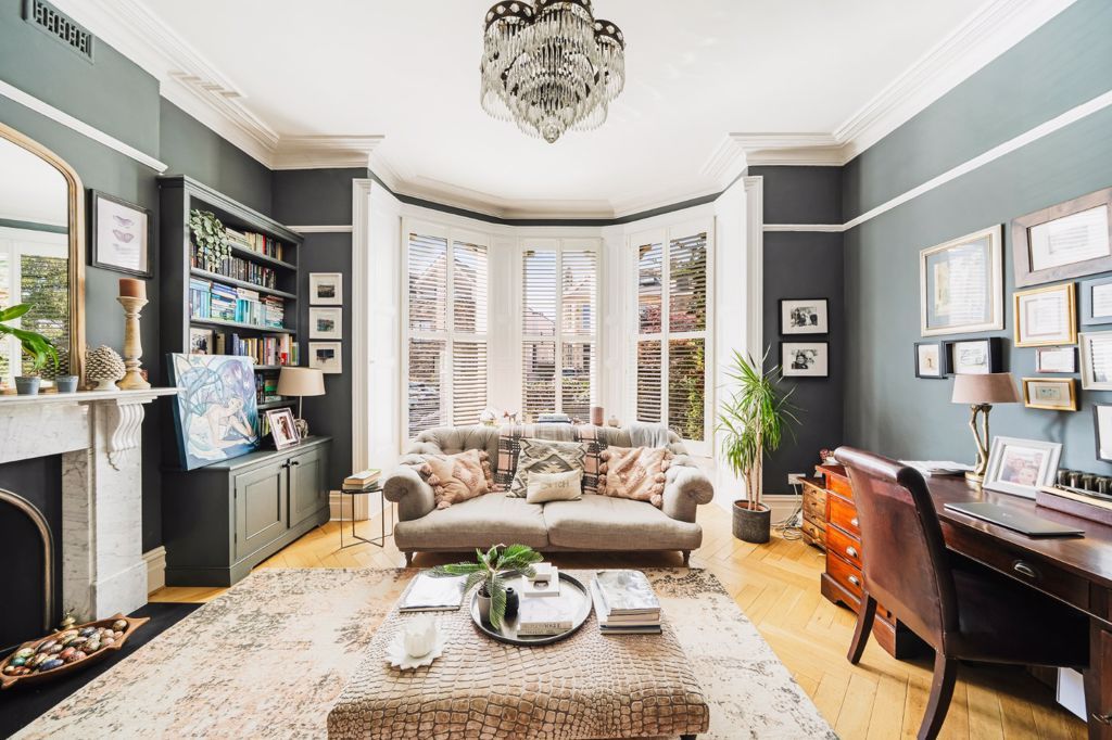 Property photo 3 of 22 Sitting Room