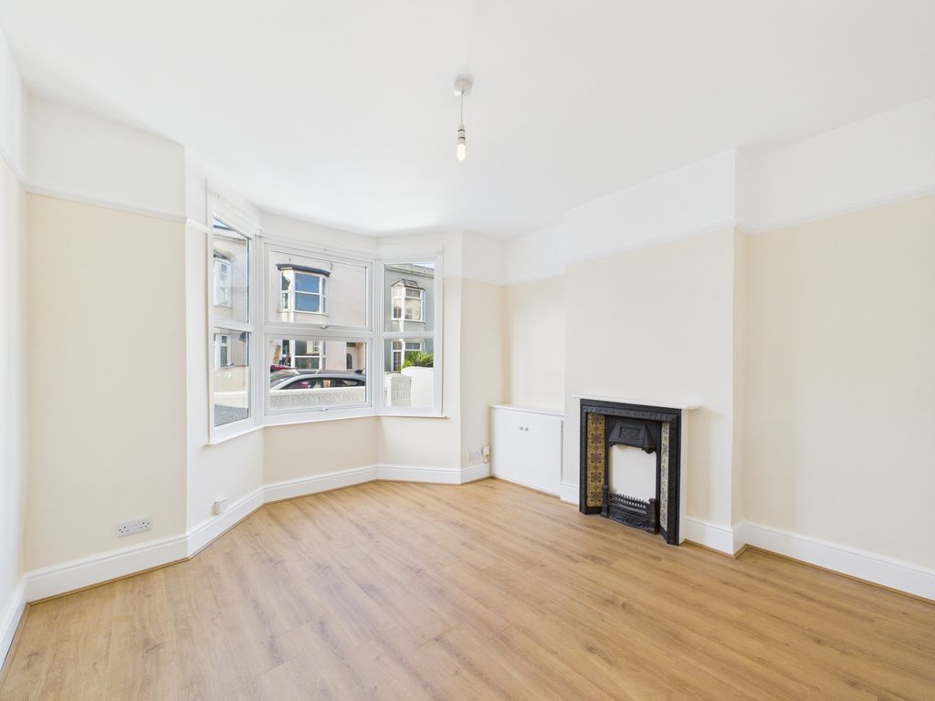 Property photo 3 of 7 Lounge