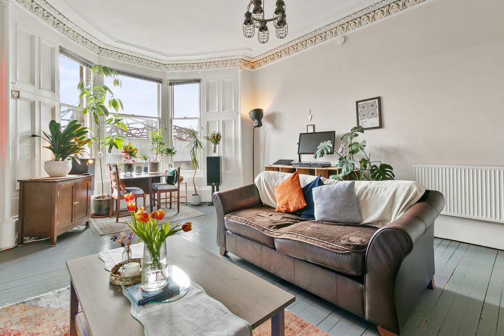 Property photo 2 of 28