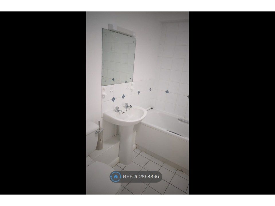Property photo 3 of 7 Bathroom