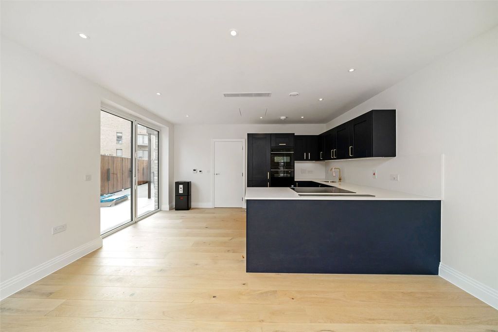 Property photo 2 of 32 Kitchen/Dining Room