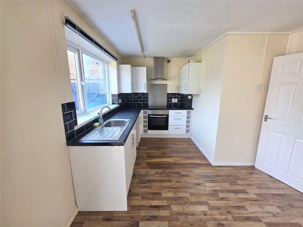 Property photo 3 of 8 Picture No. 09