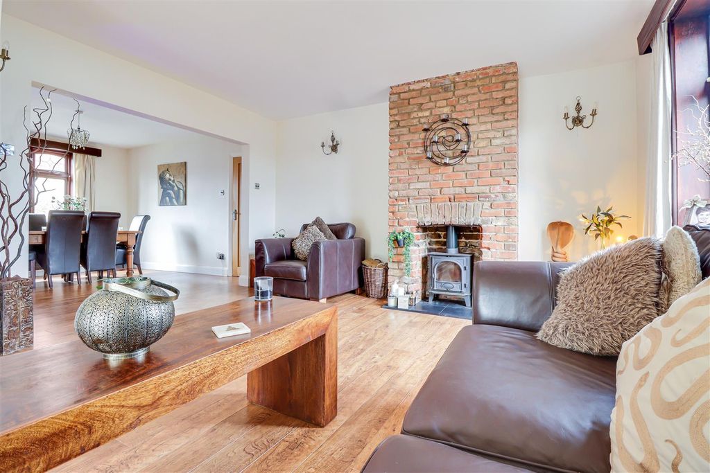 Property photo 3 of 31