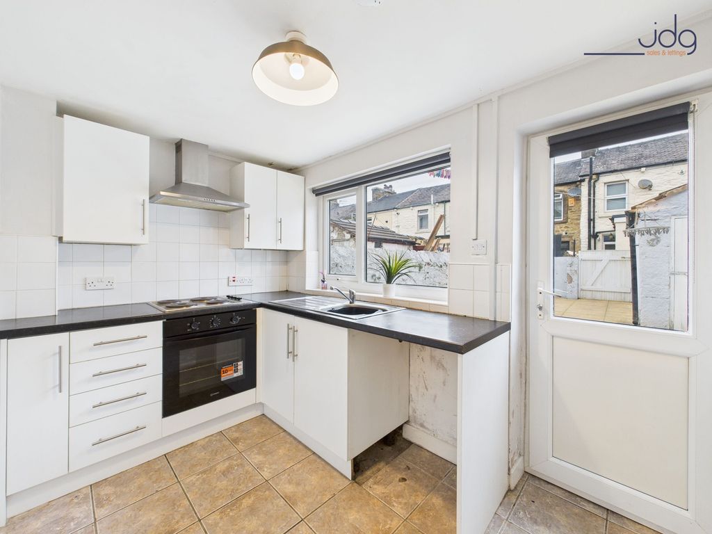 Property photo 3 of 14 Kitchen