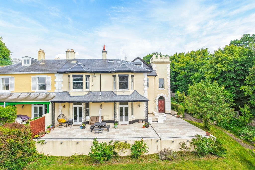 Property photo 1 of 33