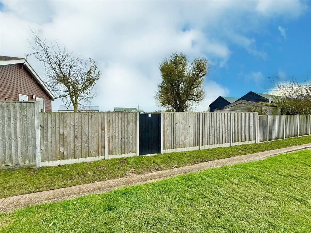 Property photo 3 of 10 Securely Enclosed