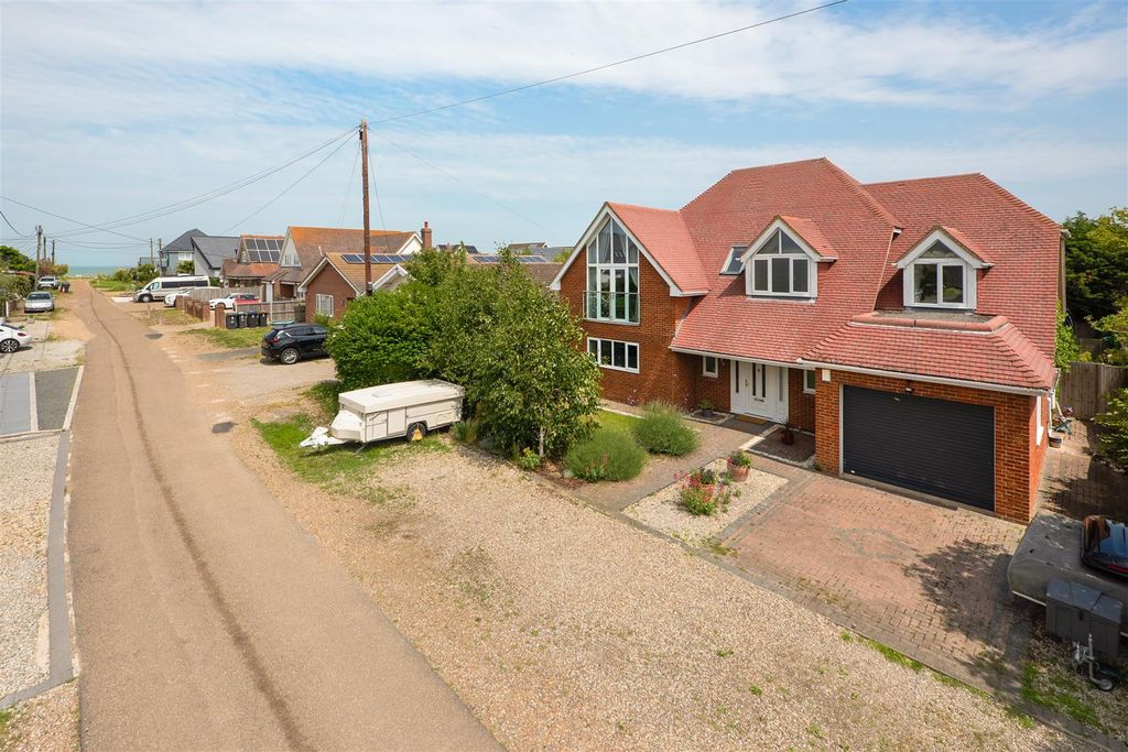 Property photo 3 of 26 Hodgson Road, Seasalter, Whitstable