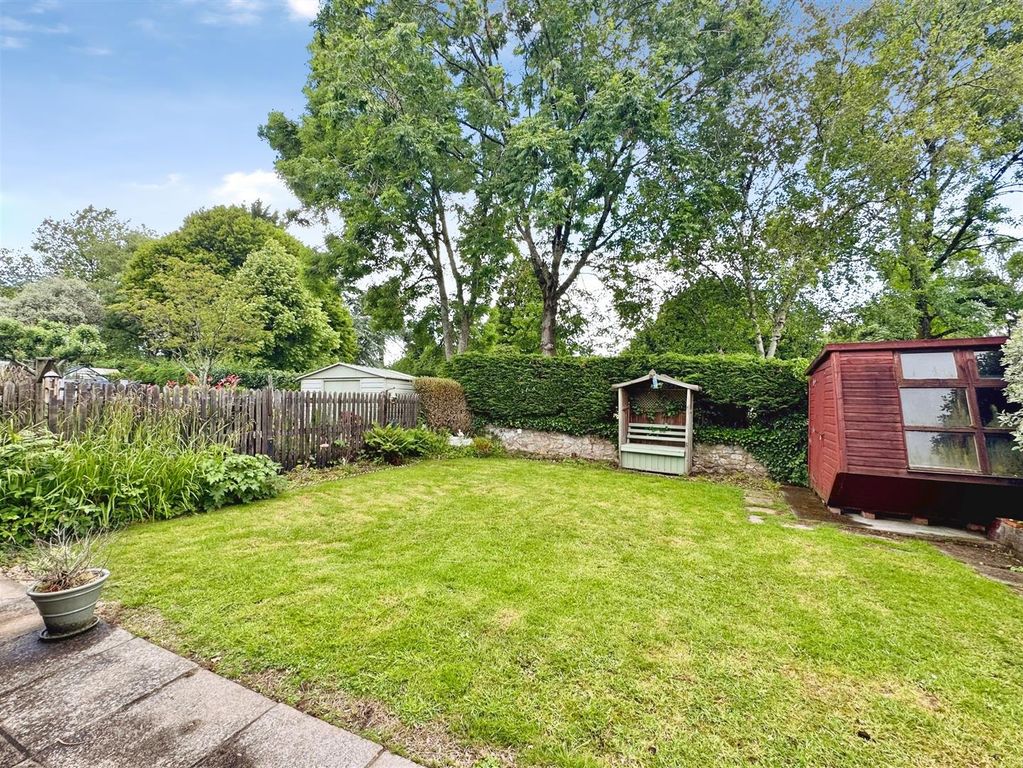 Property photo 2 of 23 Gardens