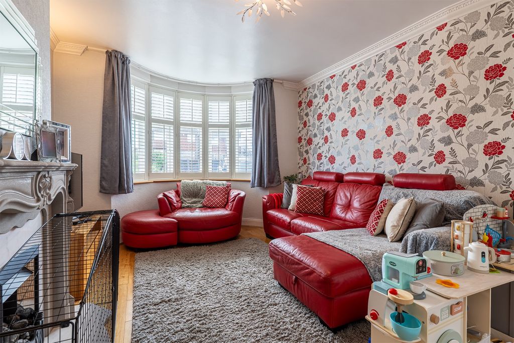 Property photo 2 of 27 5206162
