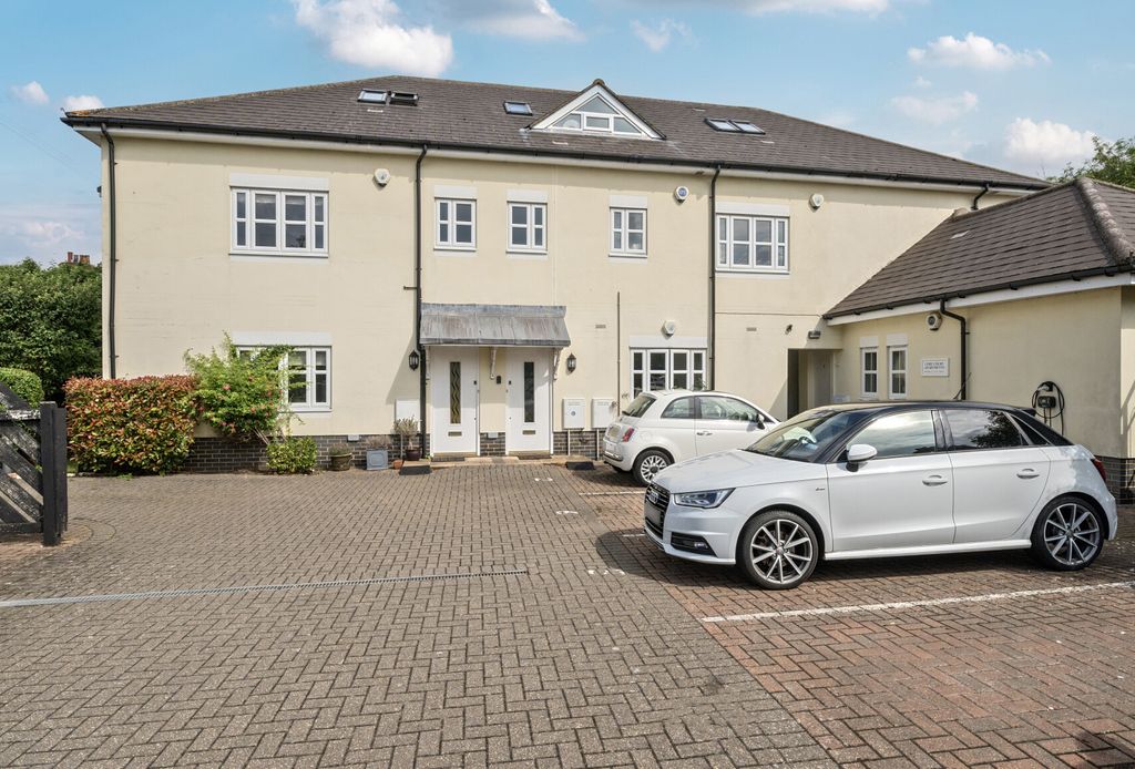Property photo 1 of 18 1329199-1-6881Fca...