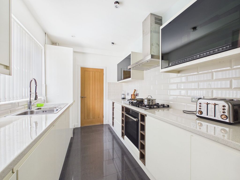 Property photo 2 of 17 Kitchen