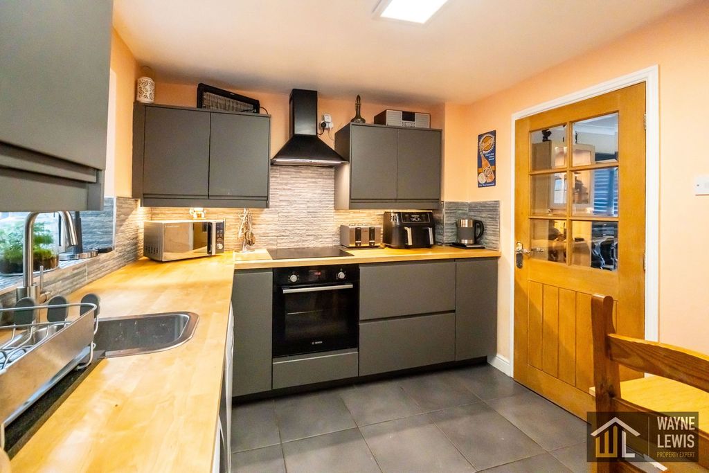 Property photo 3 of 34