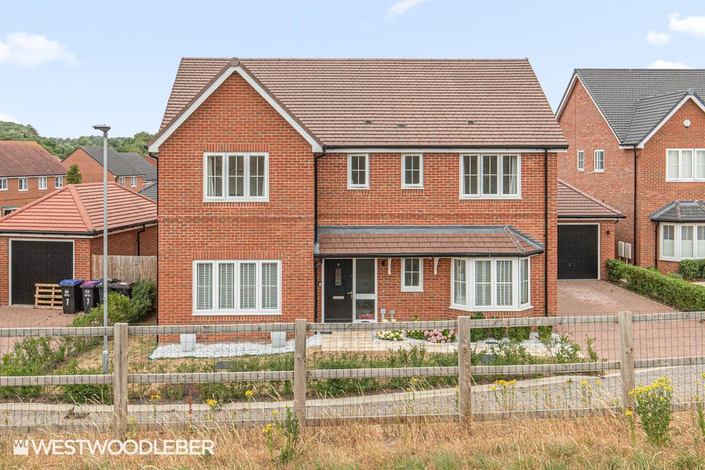 Property photo 1 of 35 Wheatfieldgardens_43.Jpg