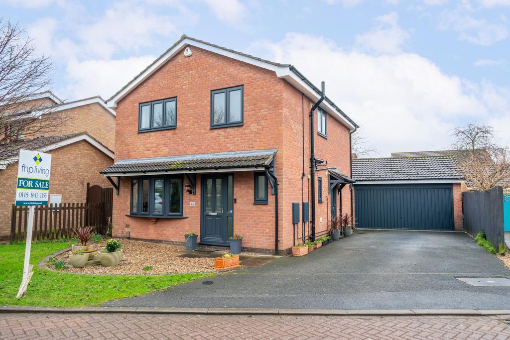 Property photo 1 of 20 Front (Exterior)