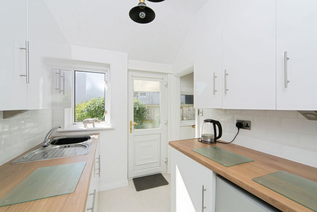 Property photo 3 of 17 Photo