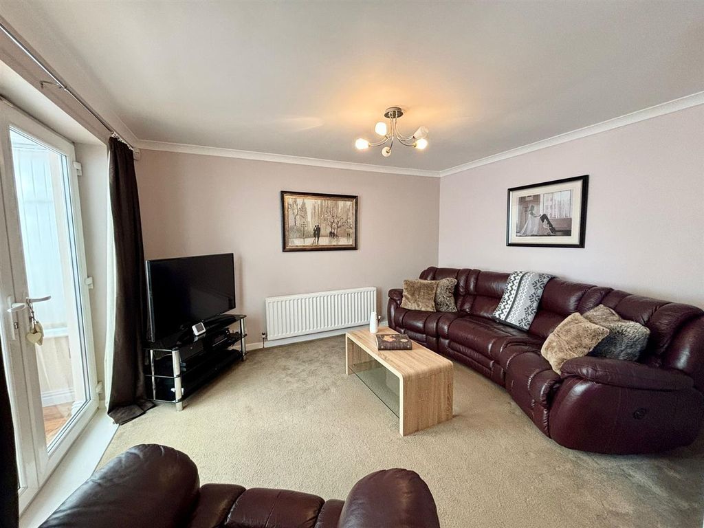 Property photo 3 of 15 Deans Lounge 2.Jpg