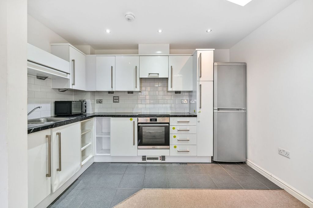 Property photo 2 of 8