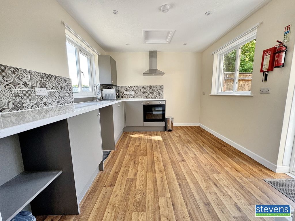 Property photo 2 of 7 Image00007