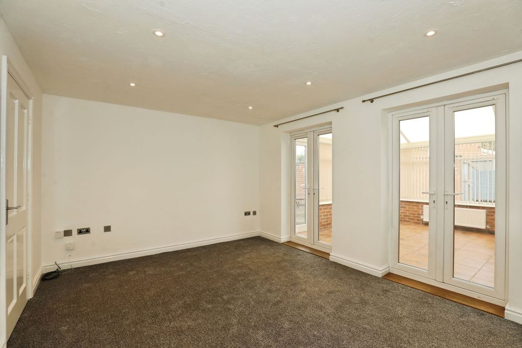 Property photo 2 of 21