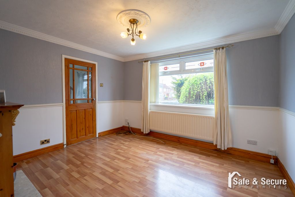 Property photo 2 of 16 Winskell Road-05