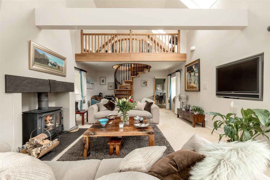 Property photo 3 of 36 Sitting Room