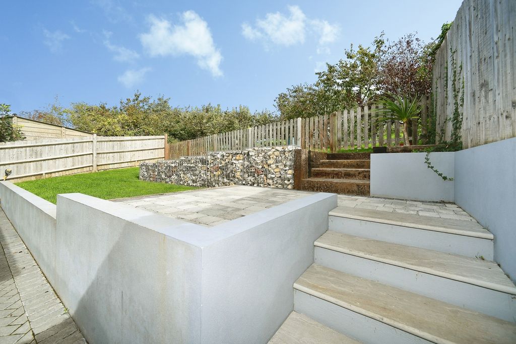 Property photo 2 of 32 Pbox-Img.Jpg
