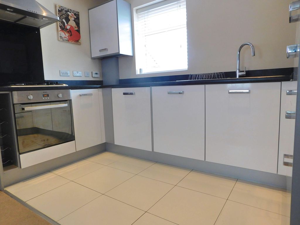 Property photo 2 of 7 Kitchen