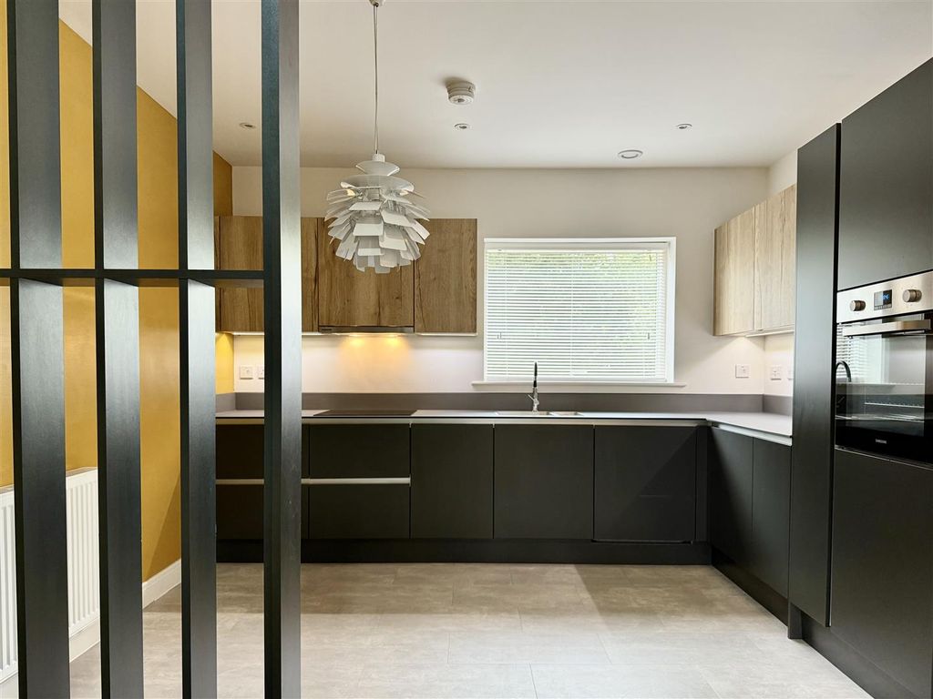 Property photo 3 of 25