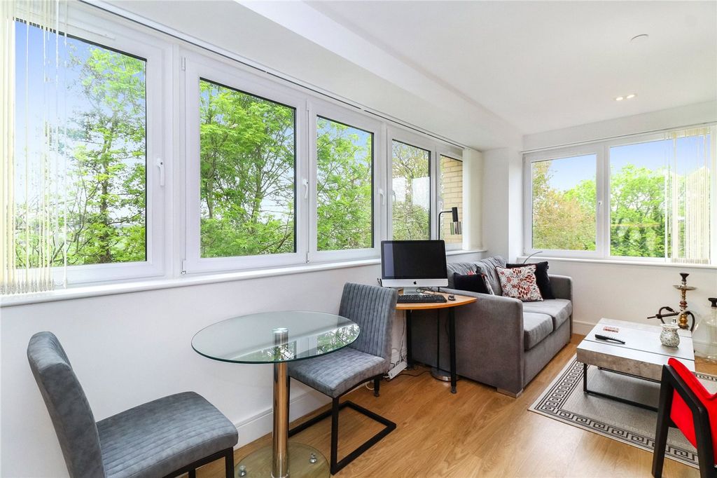 Property photo 2 of 8 Picture No. 10