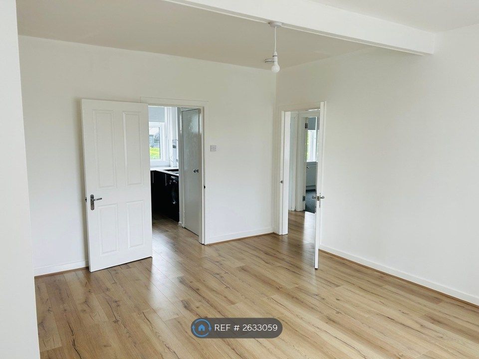 Property photo 2 of 10 Livingroom