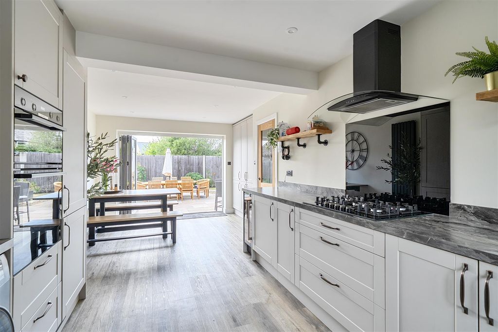 Property photo 3 of 26 1493266-3-6A5538c359d06.Jpg