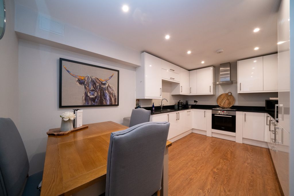 Property photo 3 of 18 2-Leinster-Court-3